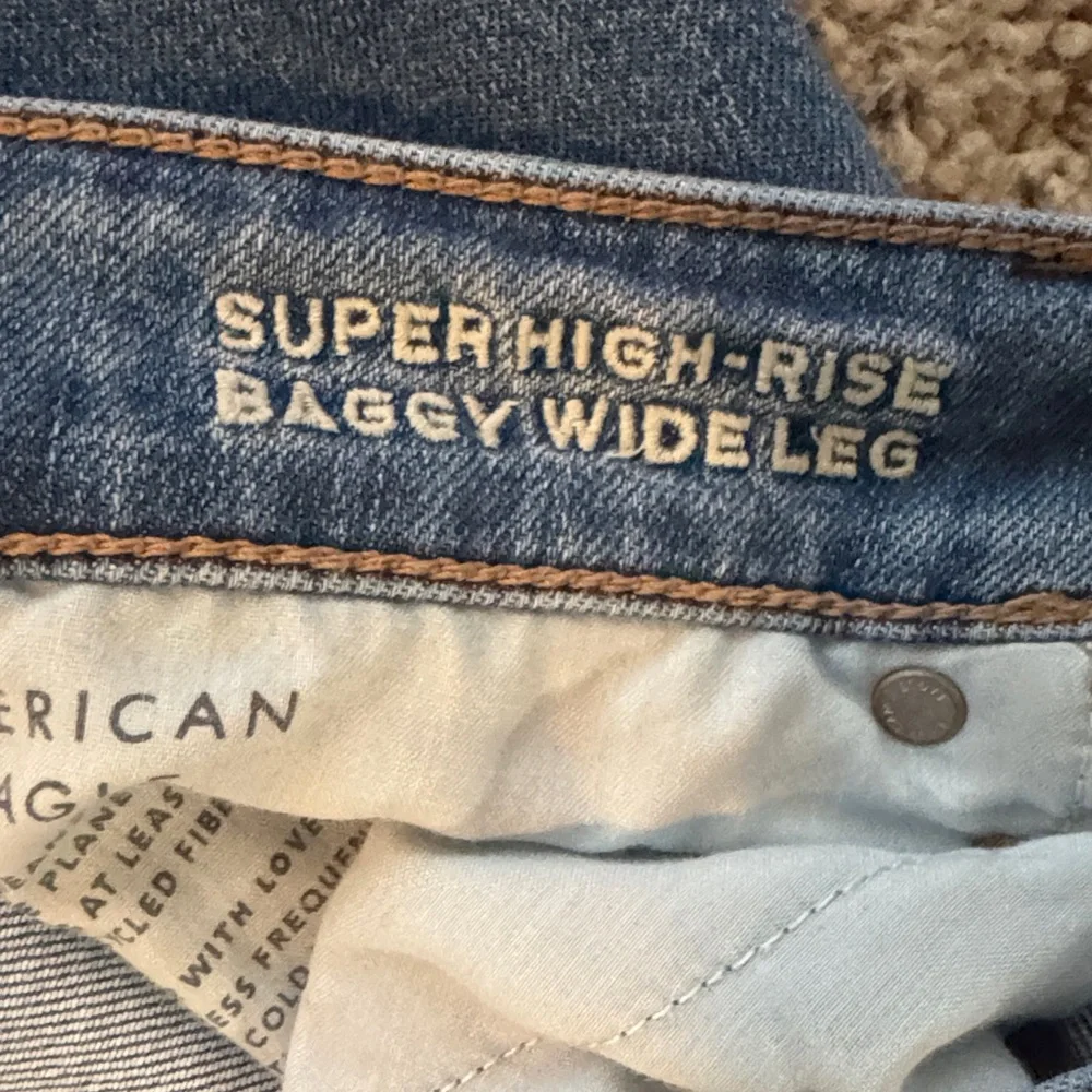 American Eagle High Rise Cargo wide Leg Women's Jeans - Picture 4 of 7